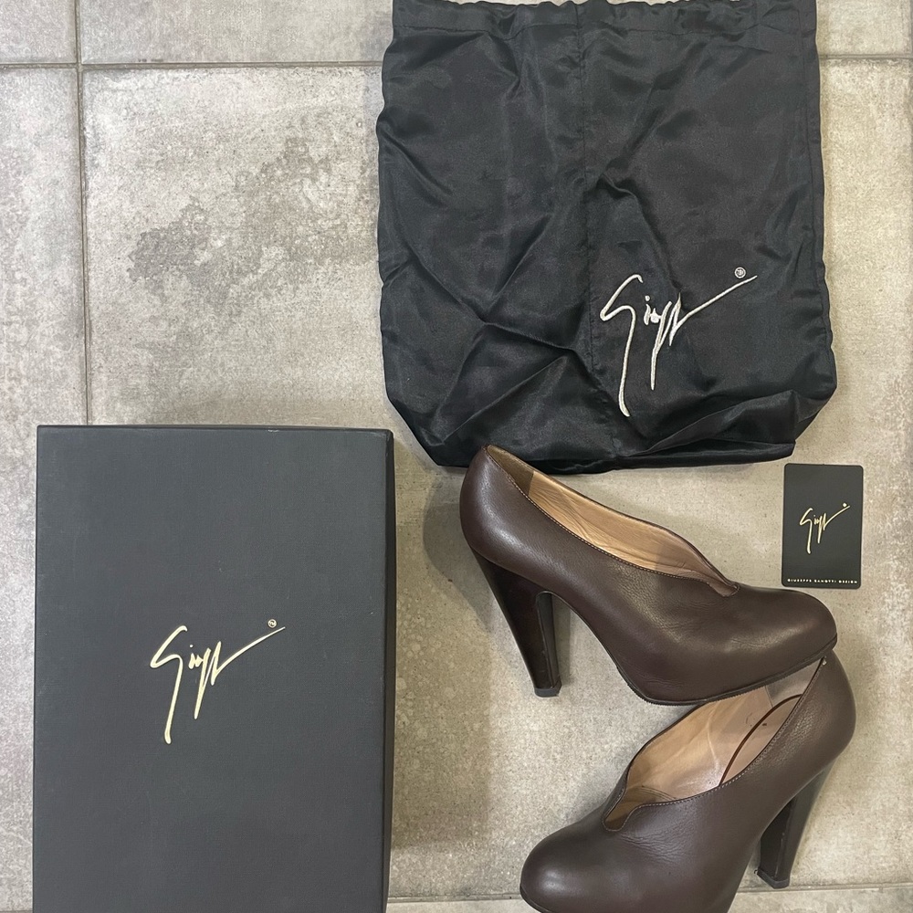 Guiseppe Zanotti pumps size 8